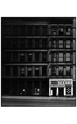 Elliott Erwitt, New York City (Tony's Restaurant), 1969