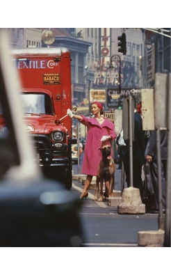 William Klein, Dolores wants a taxi, New York (Vogue), 1958