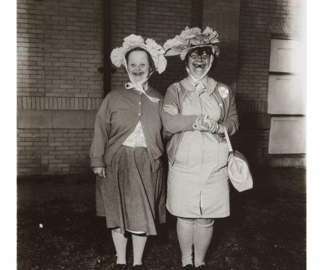 Diane Arbus, Two Women with Hats