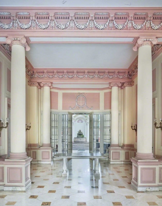 David Burdeny, Pink Room, Havana, Cuba, 2014