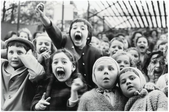 Alfred Eisenstaedt, Children at a Puppet Theatre, Paris